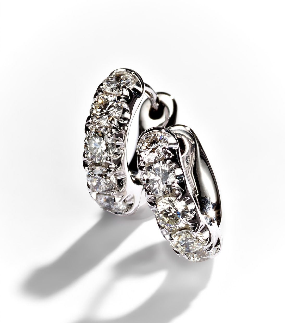Orecchini Super Duper in oro bianco 14kt con diamanti | Roxanne First