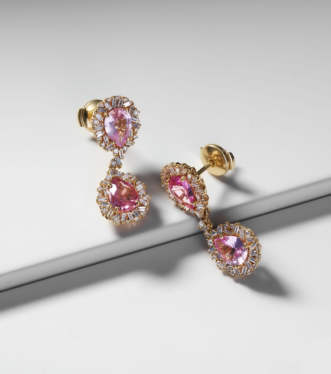 Boucles d'oreilles en or 18 ct, saphirs et diamants | Suzanne Kalan