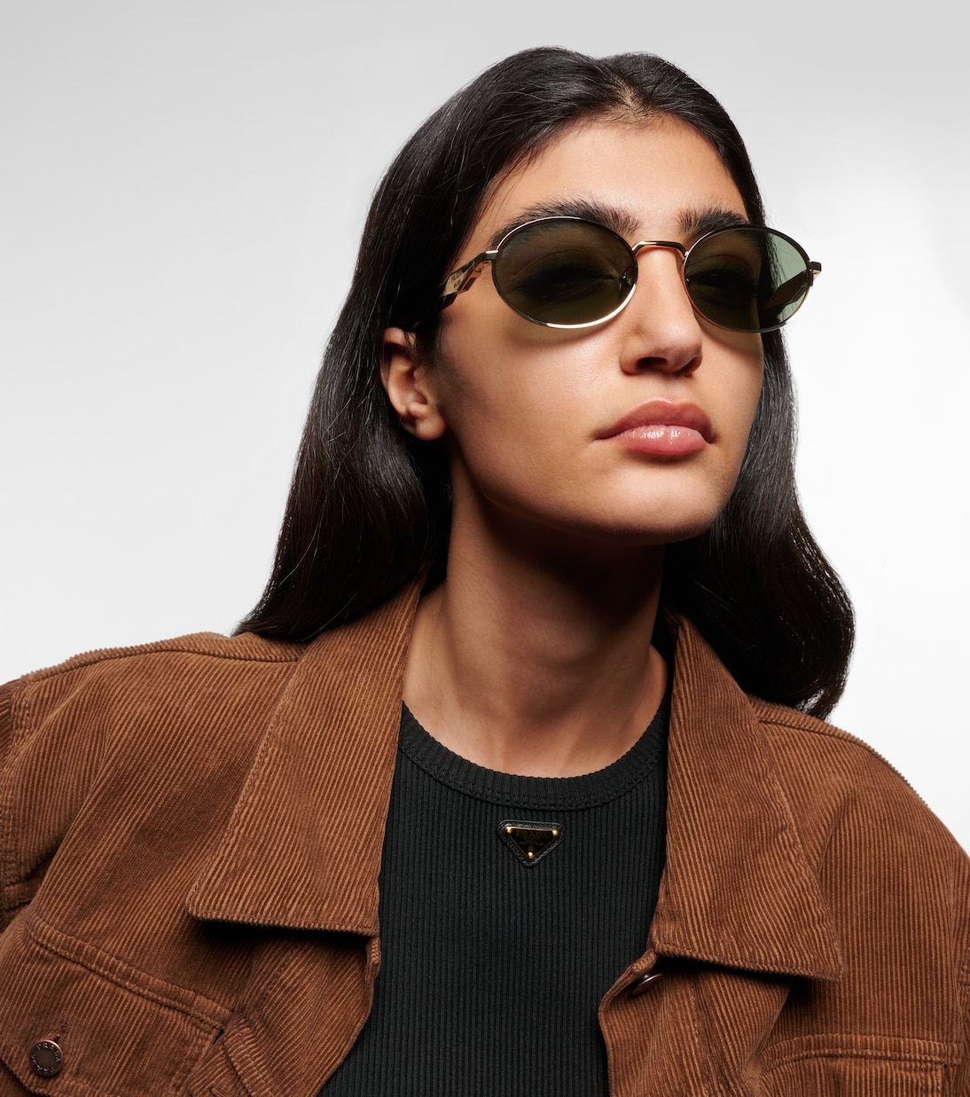 Occhiali da sole PRADA Oval, stile giovanile e moderno