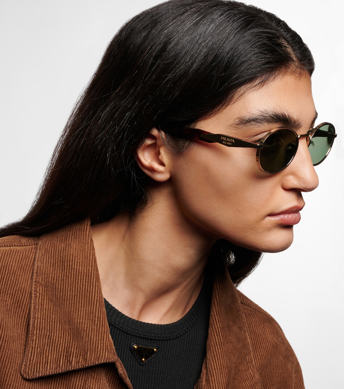 Occhiali da sole PRADA Oval, stile giovanile e moderno
