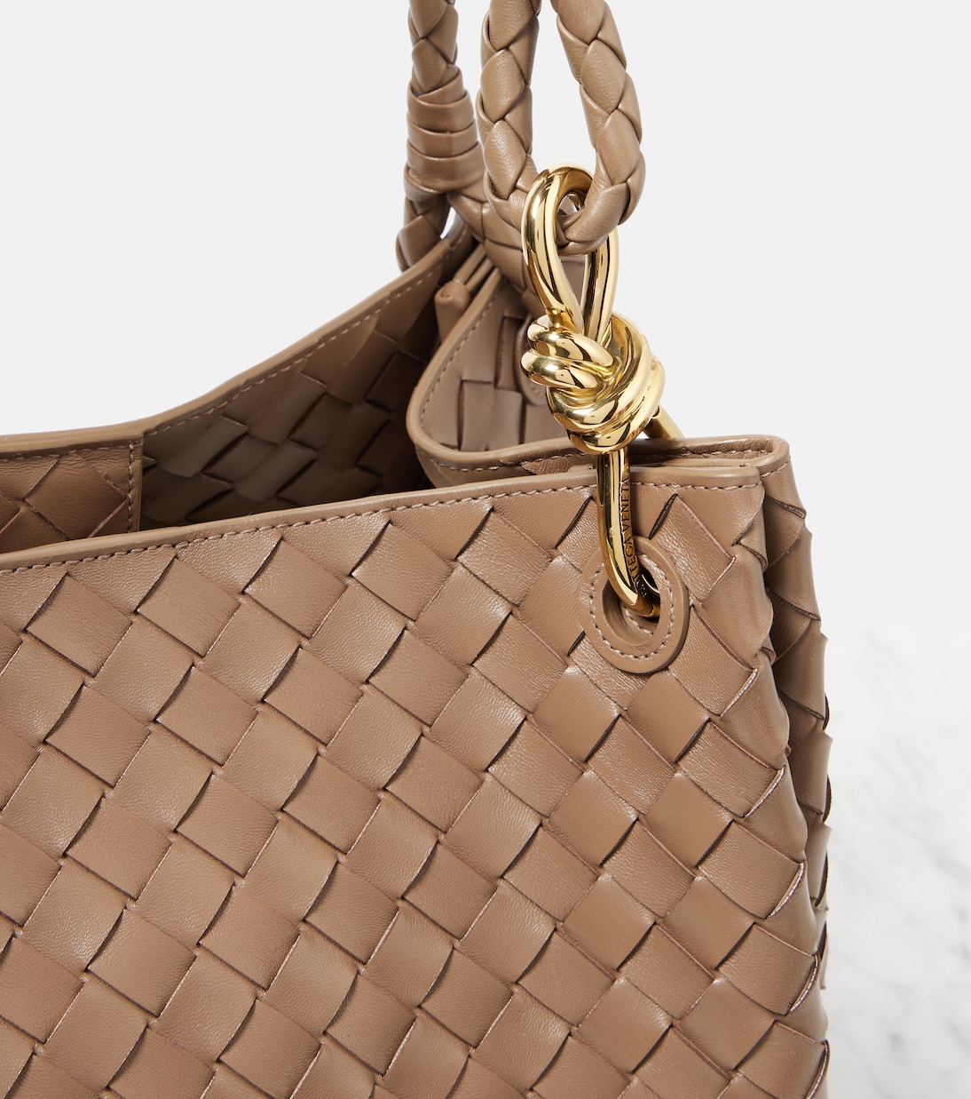 Parachute Large leather shoulder bag in brown - Bottega