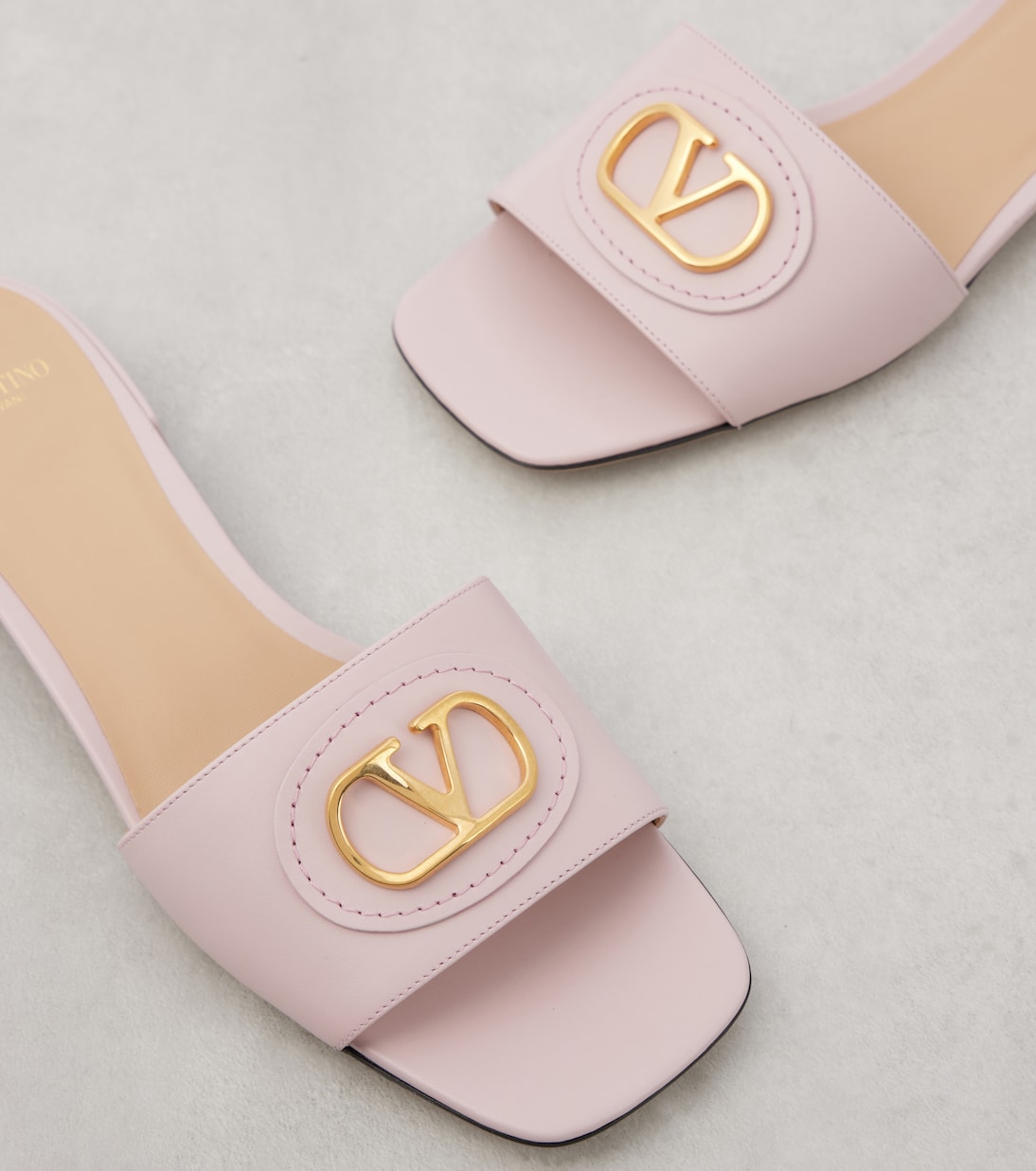 Mule in Pelle con Logo VSignature di Valentino Garavani per Giovani Stilisti