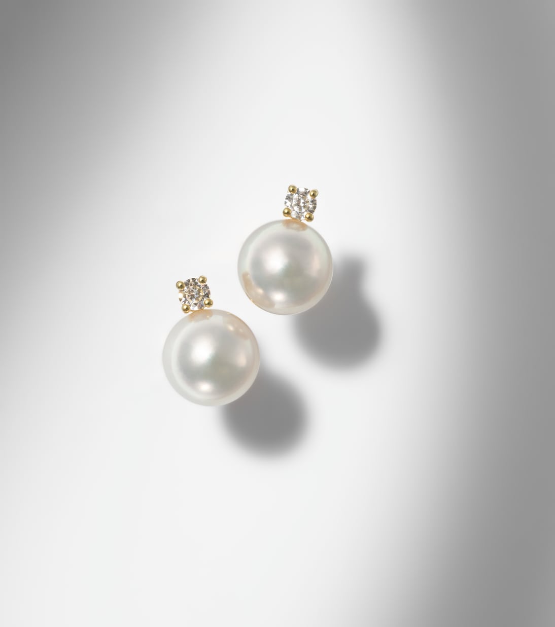18kt yellow gold earrings with akoya pearls and diamonds | Mikimoto