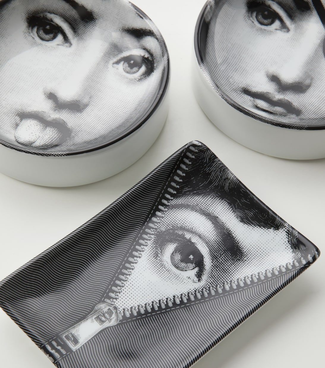 Tema e Variazioni n.82 ashtray | Fornasetti