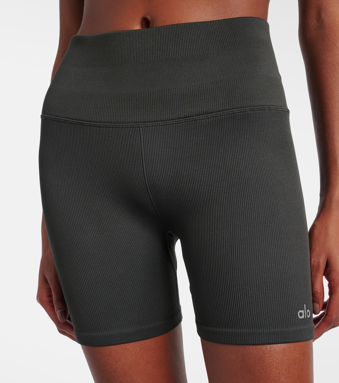 Seamless Ribbed Favorite biker shorts | Alo Yoga