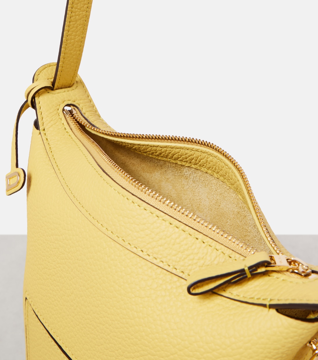 Schultertasche Pin Twist aus Leder | Delvaux