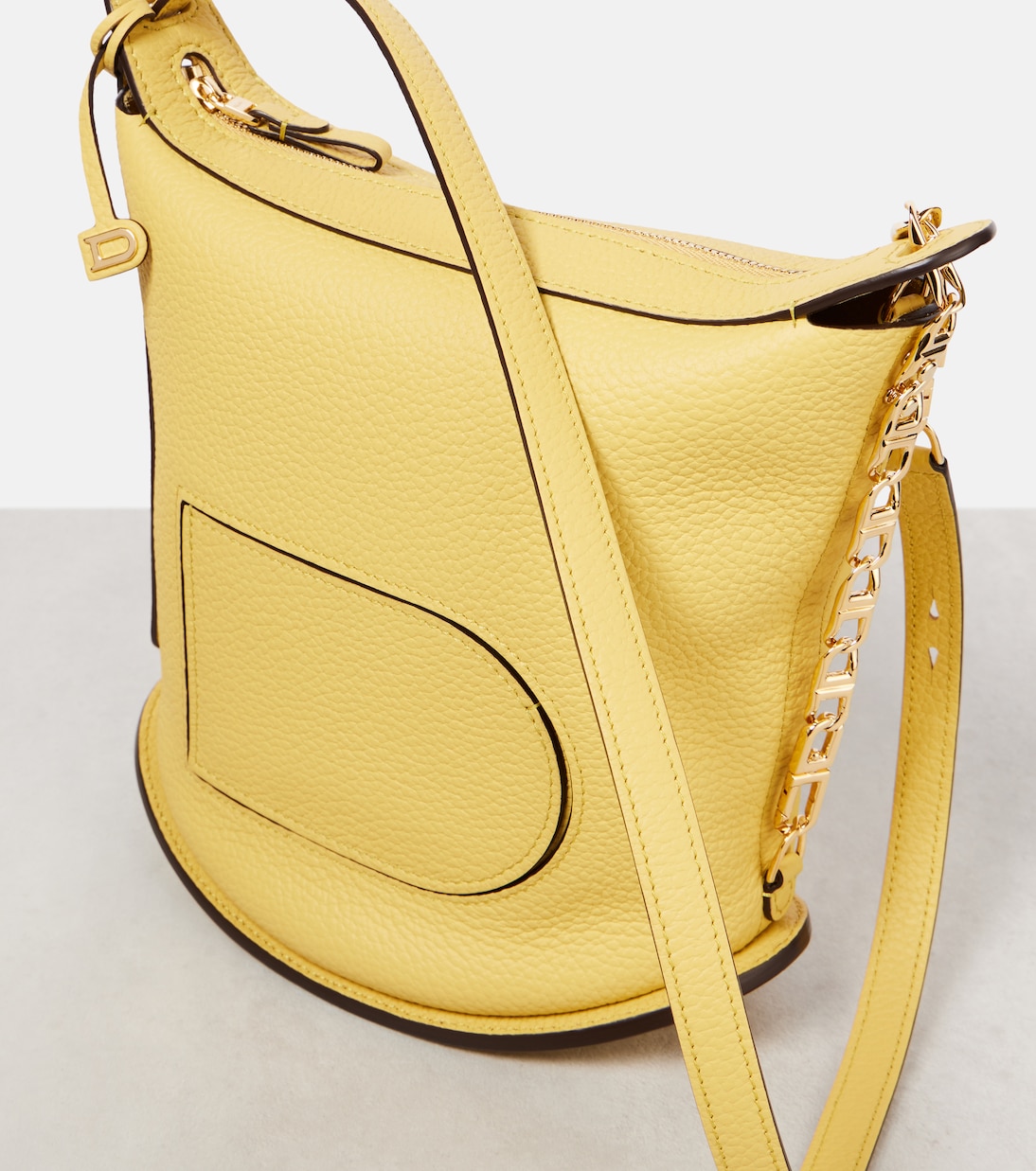 Schultertasche Pin Twist aus Leder | Delvaux