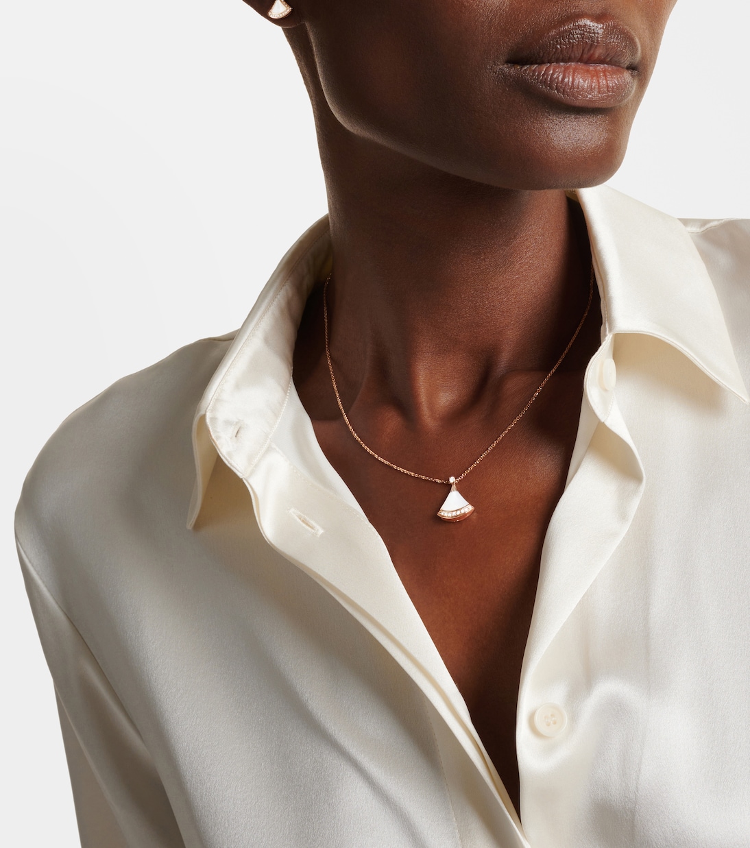 Collier Divas' Dream en or rose 18 ct, nacre et diamants | Bvlgari
