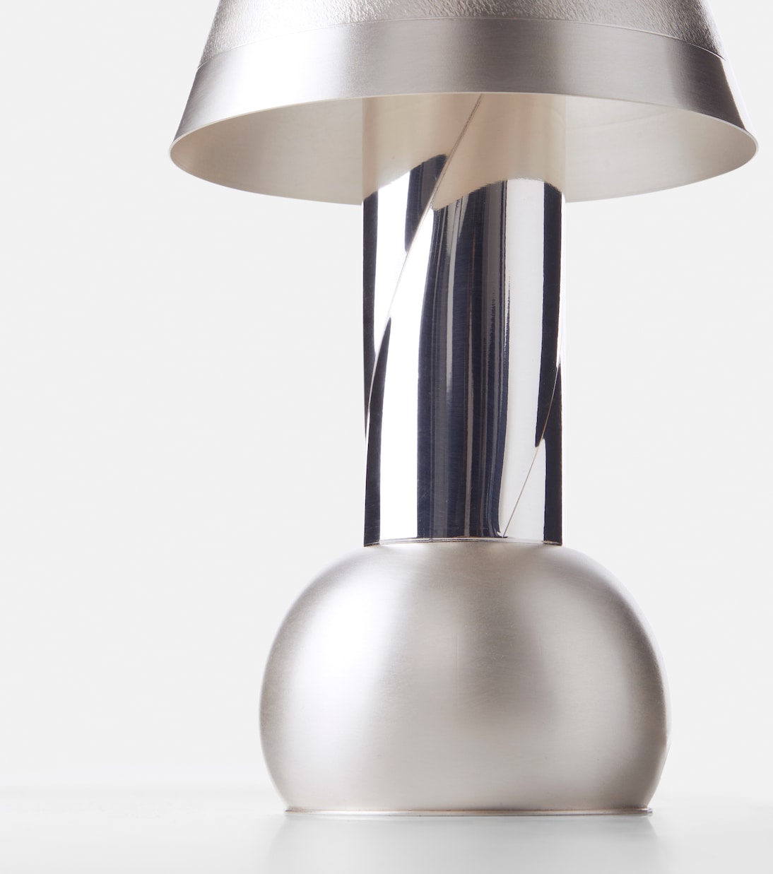 Silver-plated metal table lamp | Natalia Criado