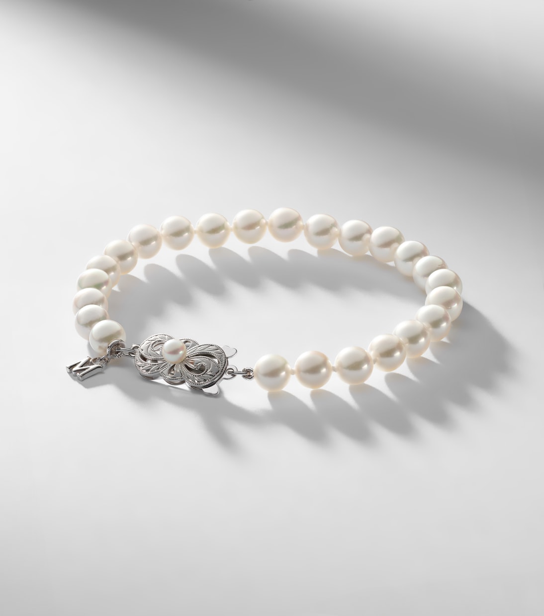 18kt white gold bracelet with pearls | Mikimoto