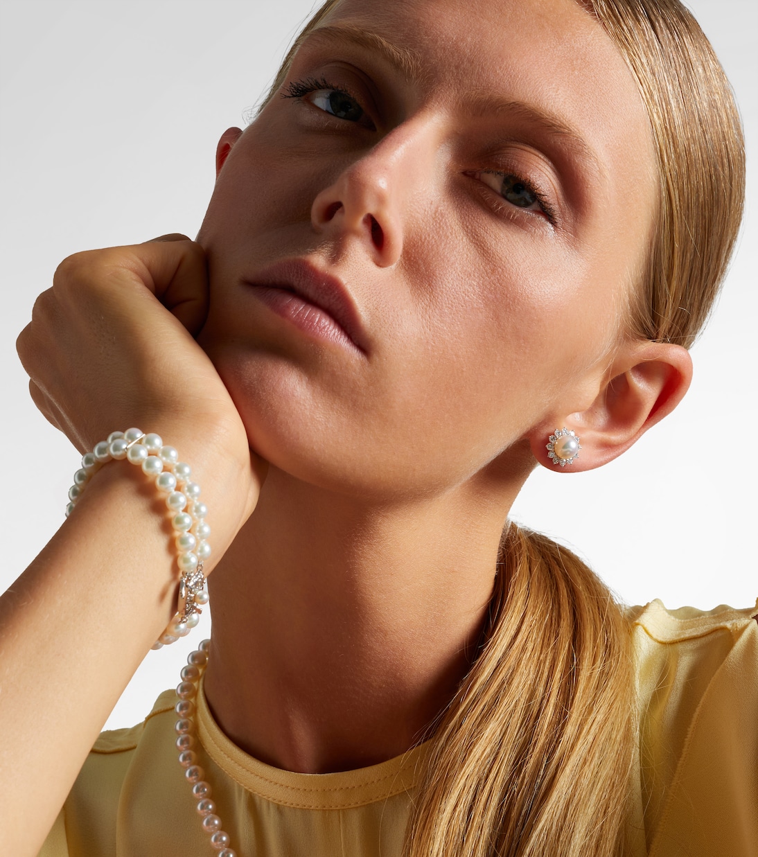 Ohrringe aus 18kt Weißgold mit Diamanten und Akoyaperlen | Mikimoto