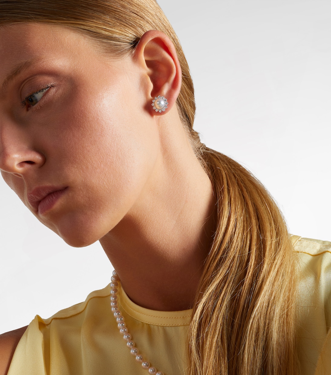 Ohrringe aus 18kt Weißgold mit Diamanten und Akoyaperlen | Mikimoto