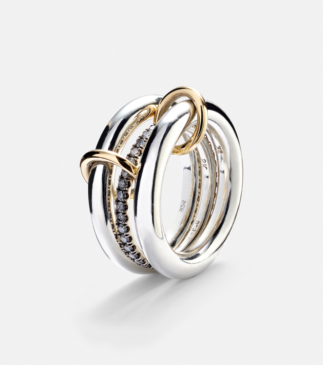 Anello Libra Noir in oro giallo 18kt, argento e diamanti | Spinelli Kilcollin