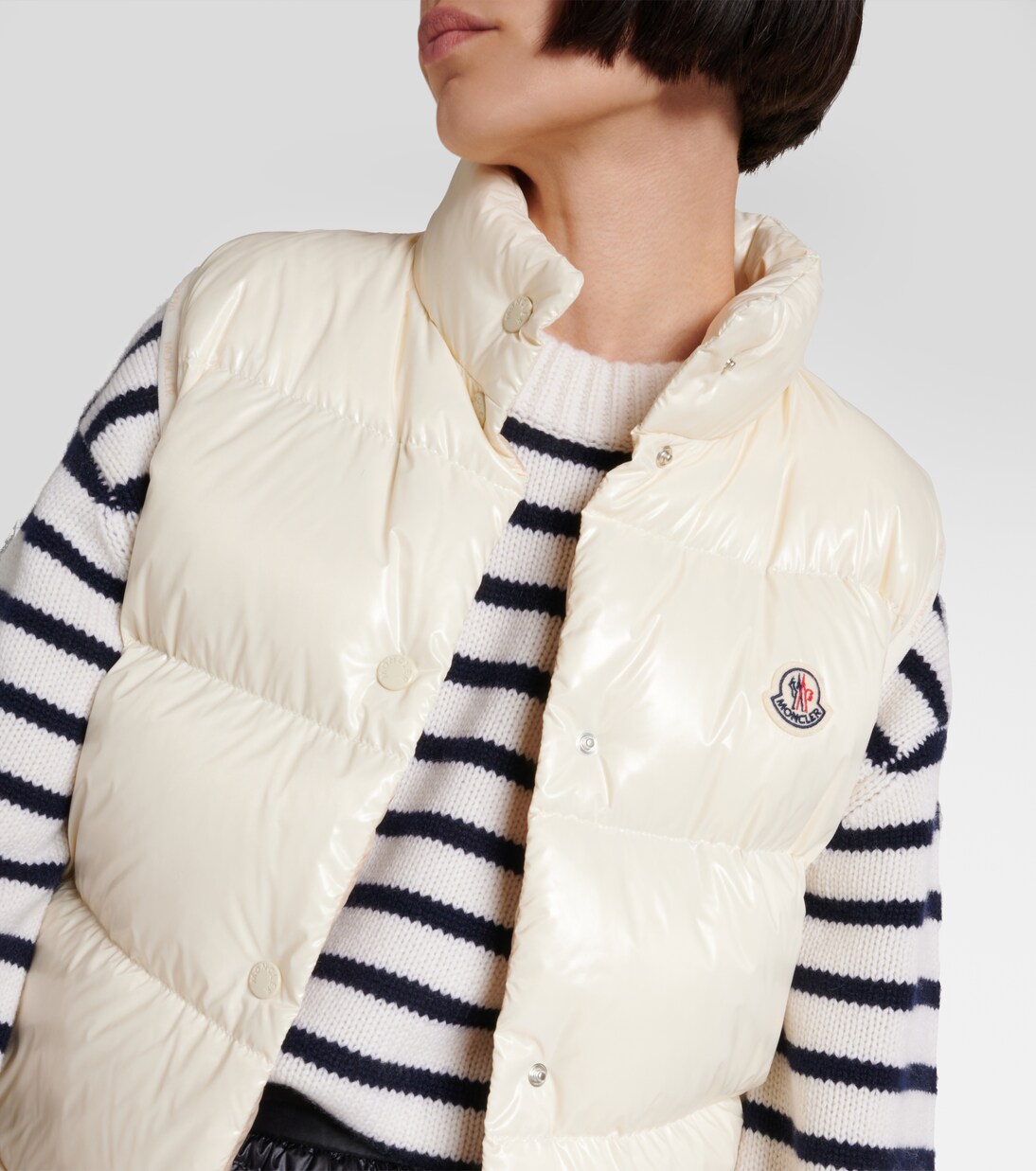 Chaleco Ligero de Plumas Moncler para Jóvenes Modernos