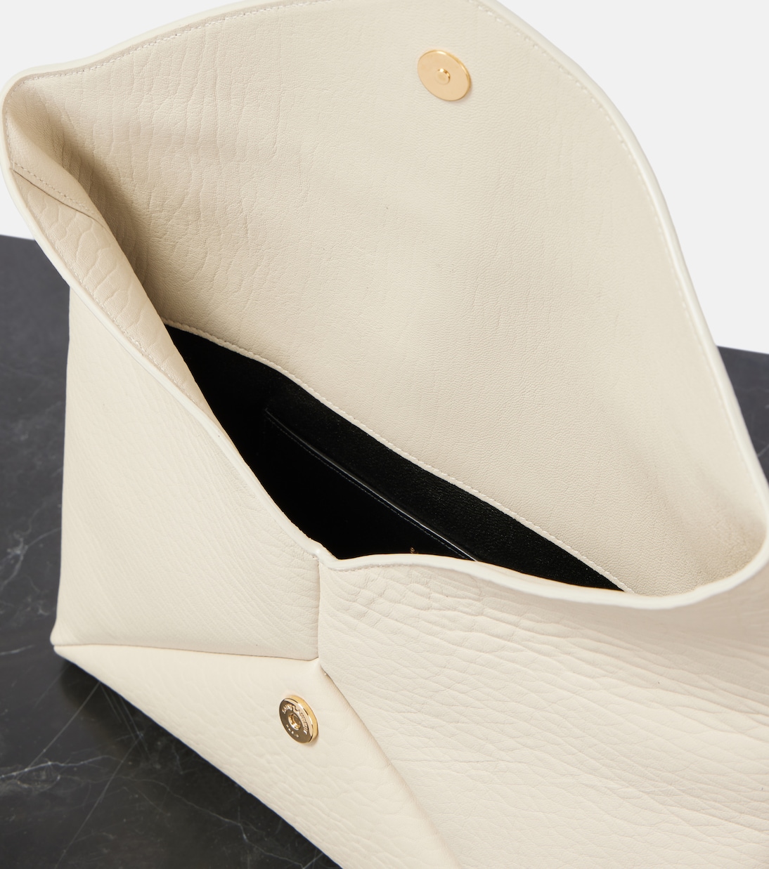 Pochette Cassandre Large en cuir | Saint Laurent