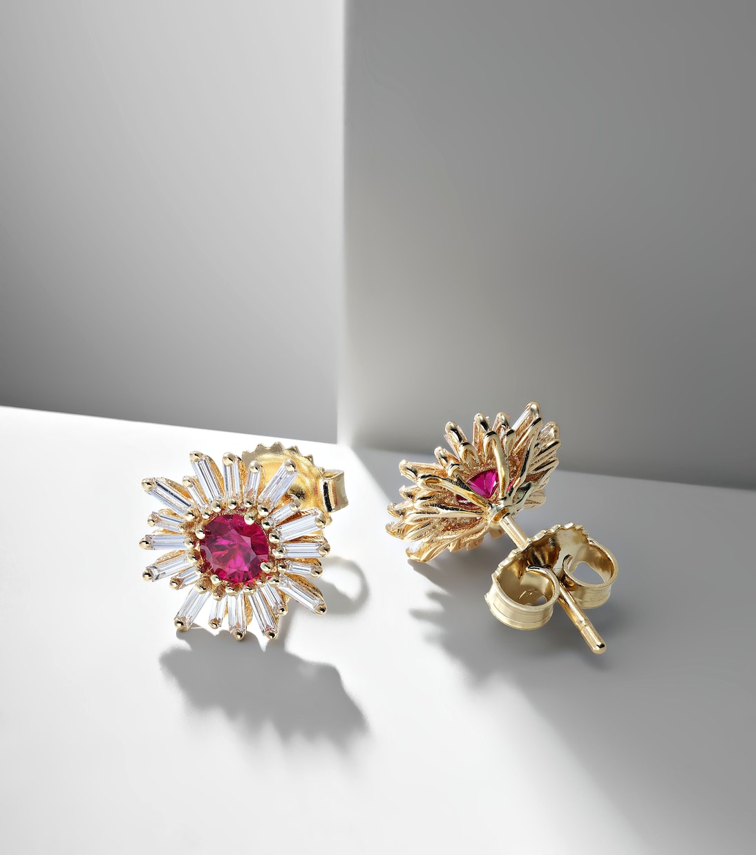 Boucles d'oreilles One of a Kind en or 18 ct, rubis et diamants | Suzanne Kalan