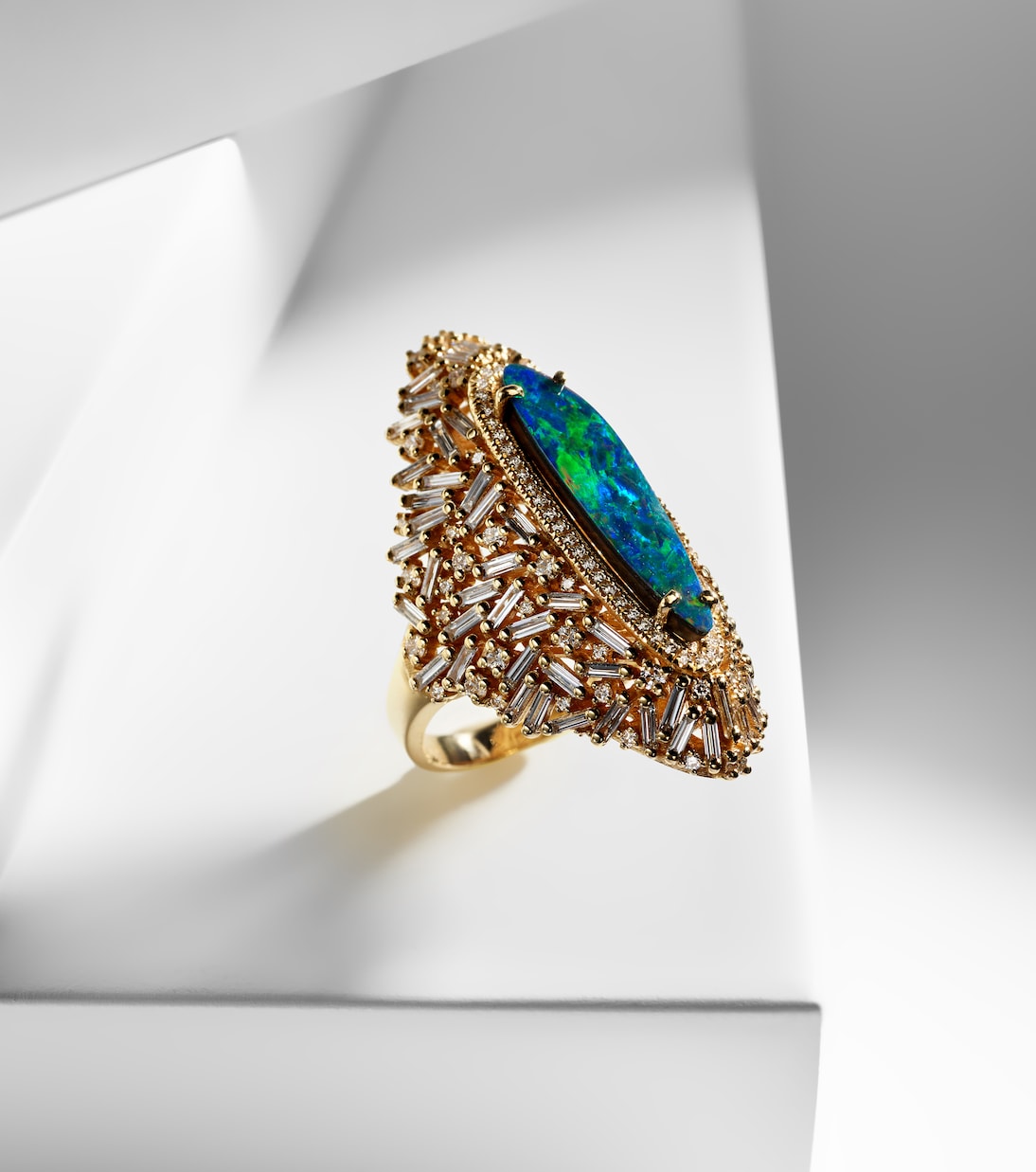 Bague en or 18 ct, diamants et opale | Suzanne Kalan
