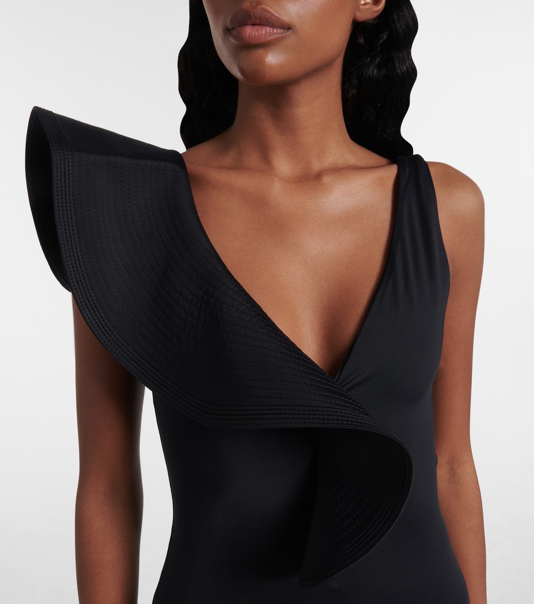 Costume intero asimmetrico con volant | Johanna Ortiz