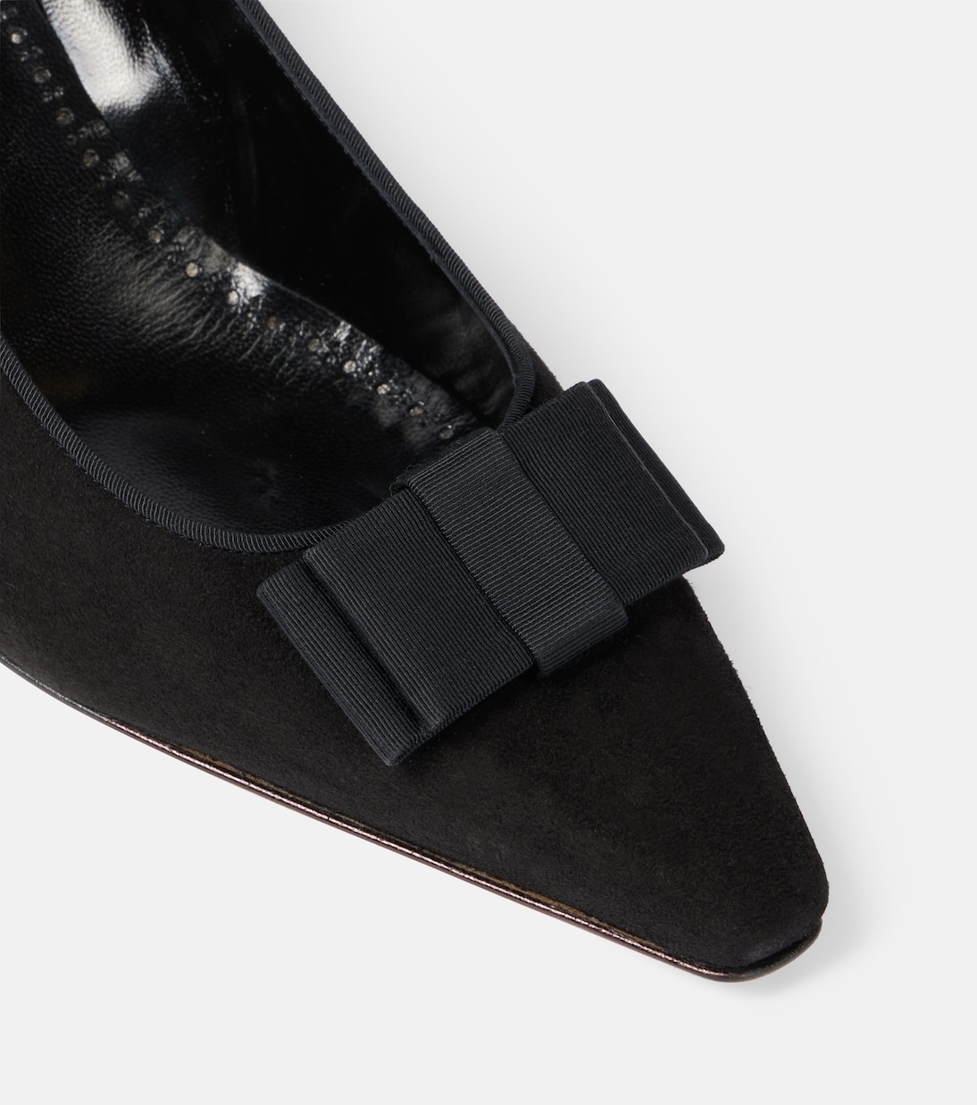 Scarpe con fiocco in suede di Manolo Blahnik - Stile giovane e raffinato
