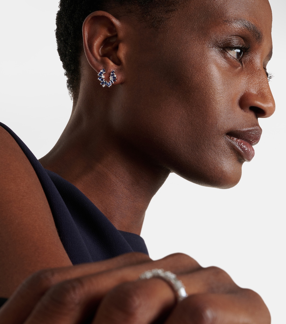 Boucles d’oreilles en or blanc 18 cts, diamants et saphirs | Suzanne Kalan
