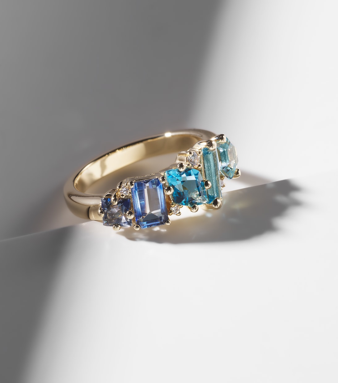 Bague en or jaune 14 ct, diamants et topazes | Suzanne Kalan