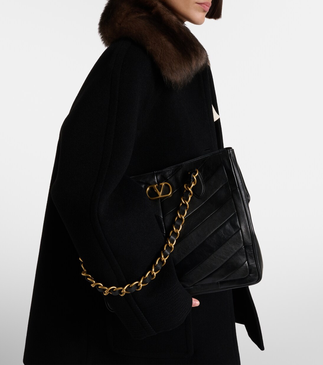 Laseine Small chevron leather tote bag | Valentino Garavani