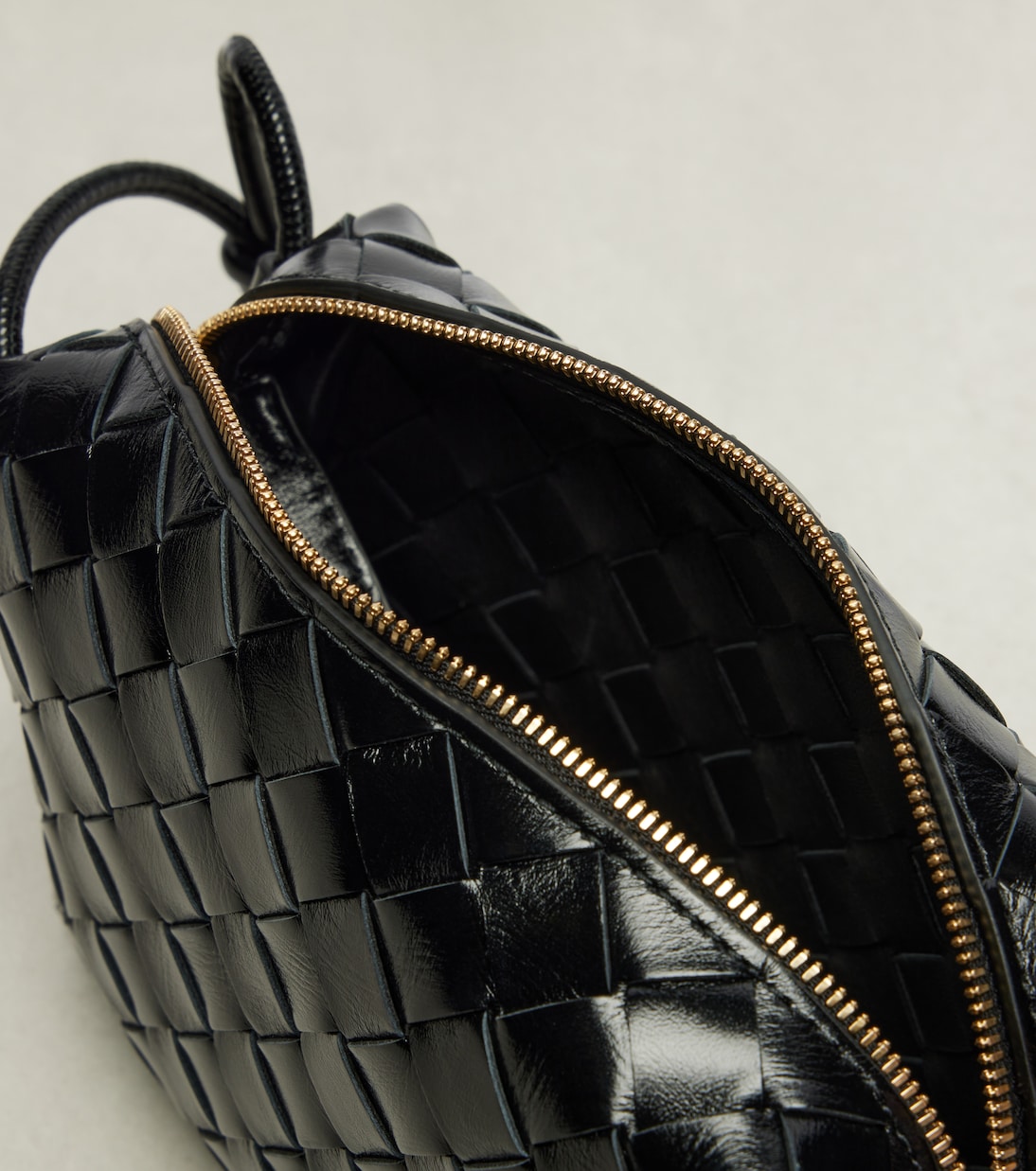 Loop Mini leather crossbody bag | Bottega Veneta