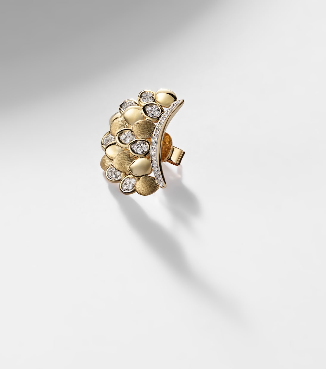 Boucle d’oreille unique Blossom en or 14 ct et diamants | Rainbow K