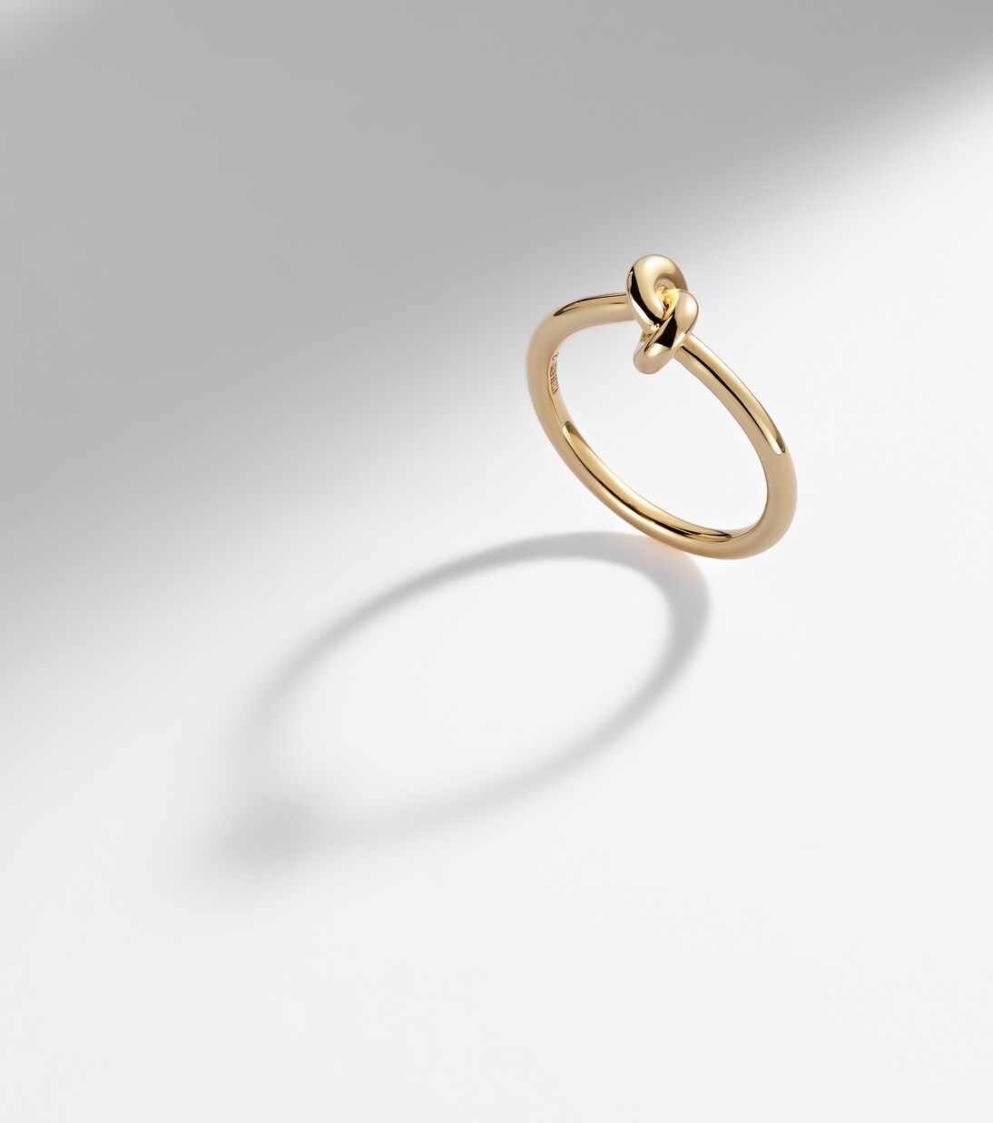 Legacy Knot Mini 18kt gold ring | Engelbert
