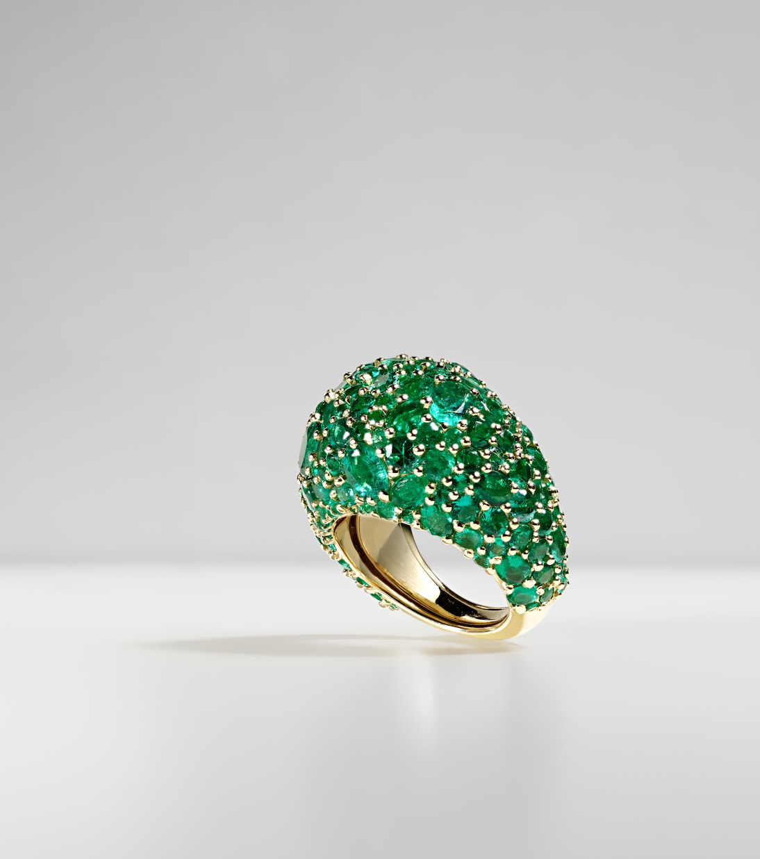 Bague Green Earth Dome en or 18 ct et émeraudes | Octavia Elizabeth