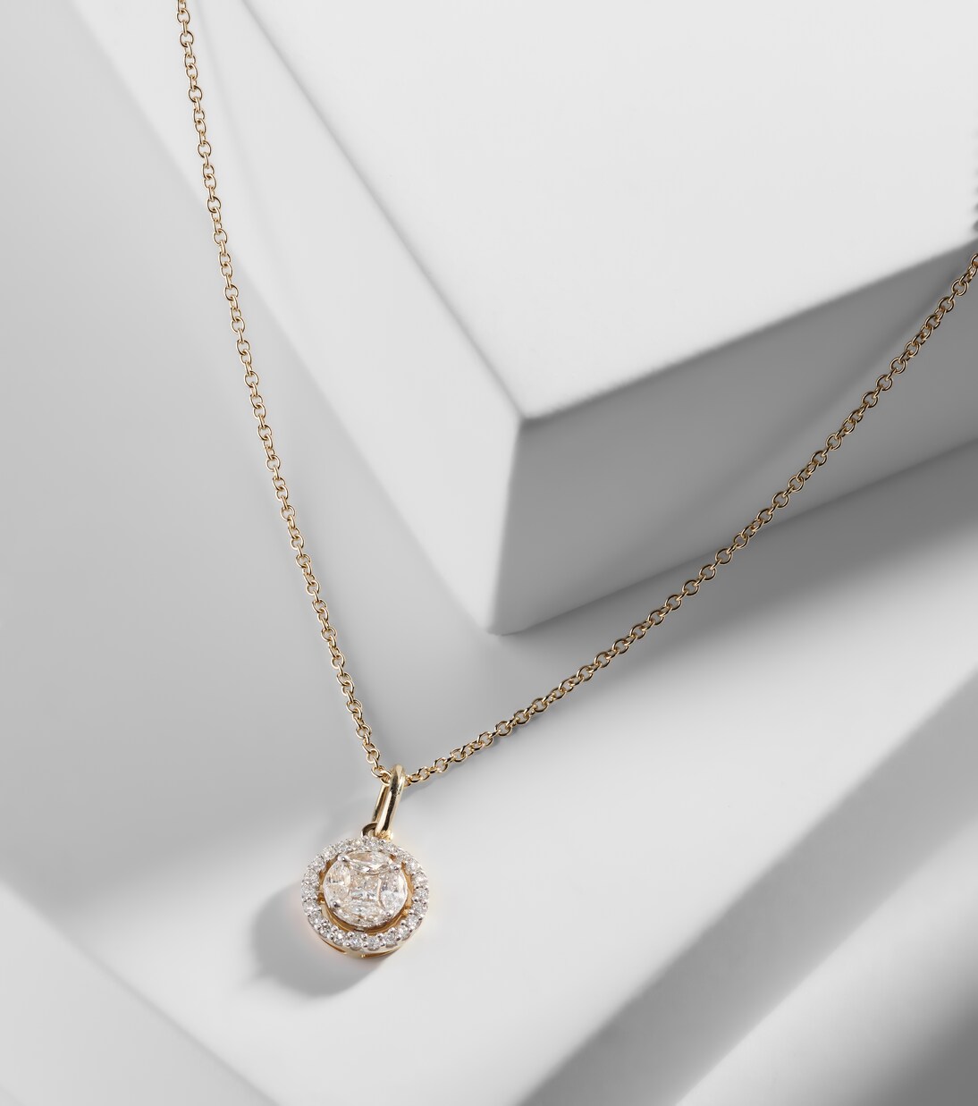 Collana in oro giallo 10kt con mosaico incorniciato e diamanti, stile giovane e chic