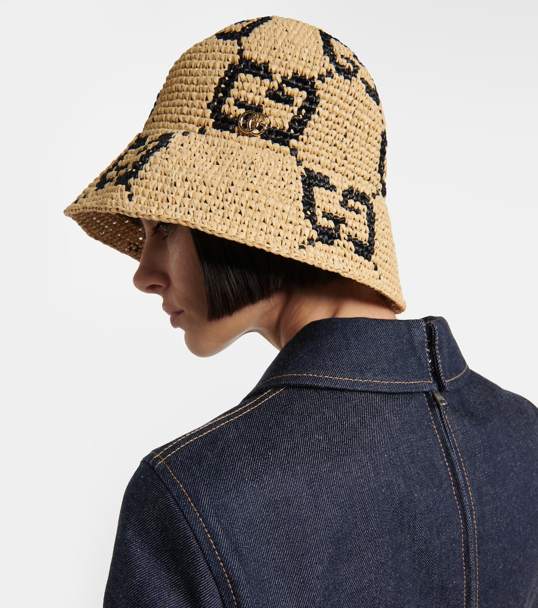 Cappello cloche GG in effetto raffia firmato GUCCI per uno stile giovane e trendy