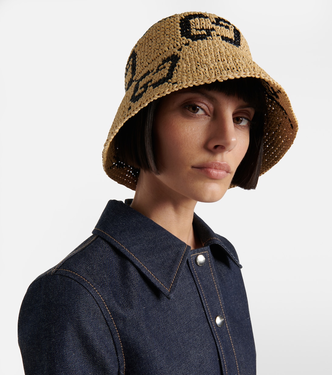 Cappello cloche GG in effetto raffia firmato GUCCI per uno stile giovane e trendy