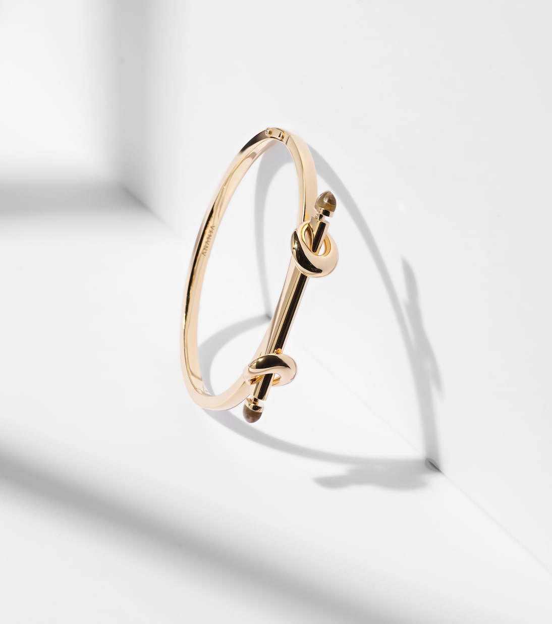Chakra 18kt gold bracelet with diamonds and quartz | Ananya