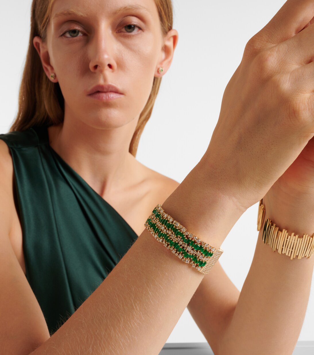 Bracciale in oro 18kt con smeraldi e diamanti, design esclusivo per giovani trendsetter