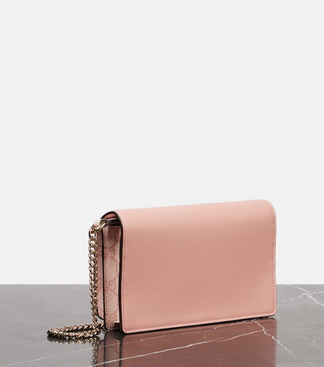 Cartera con cadena GG Emblem con piel | Gucci