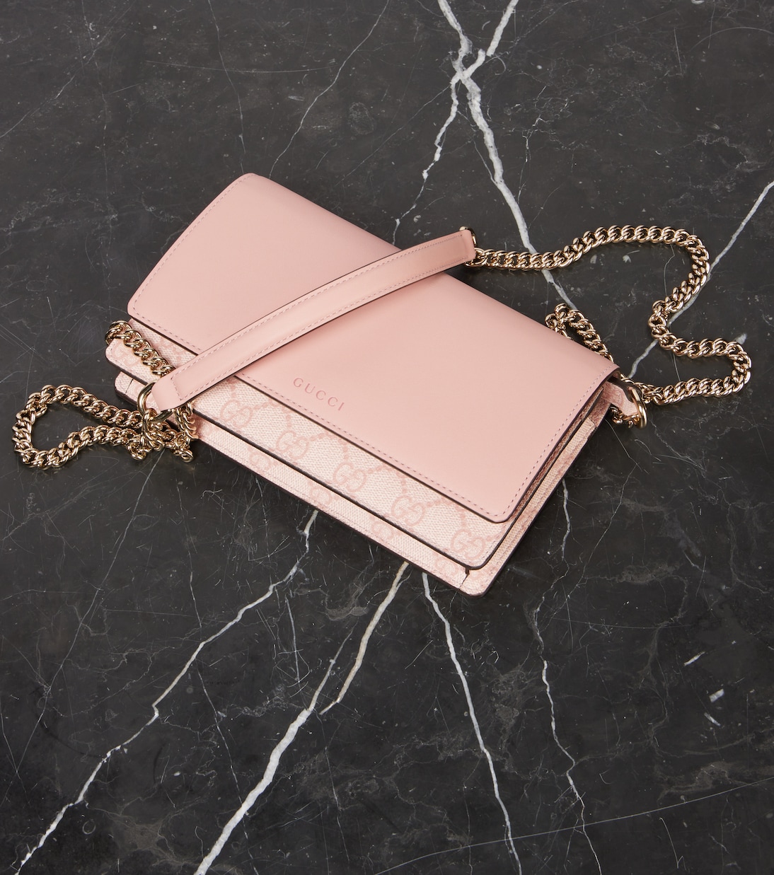 Cartera con cadena GG Emblem con piel | Gucci