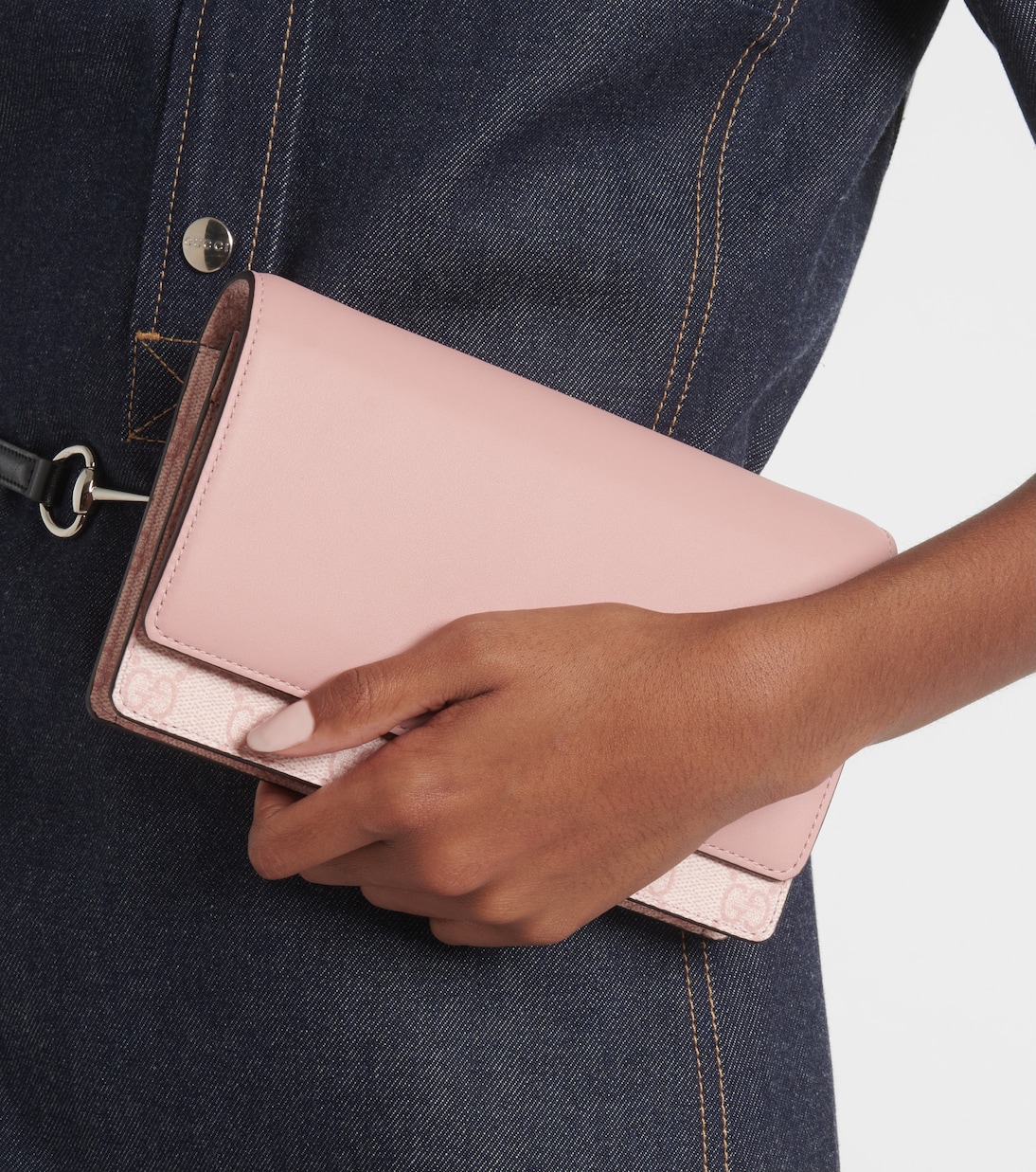 Cartera con cadena GG Emblem con piel | Gucci