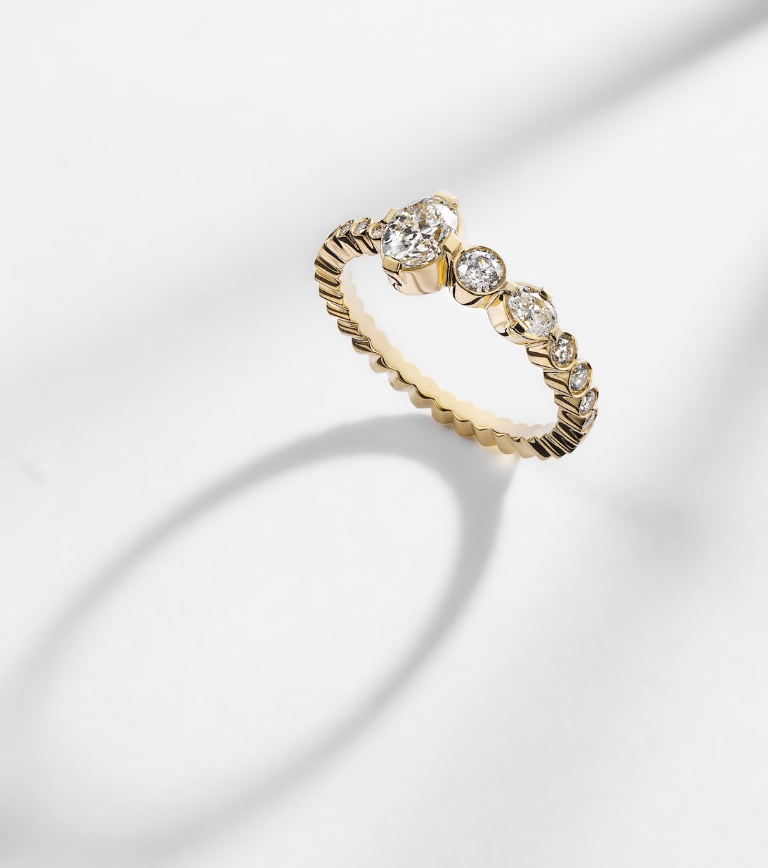 Ensemble De Sky 18kt gold ring with diamonds | Sophie Bille Brahe
