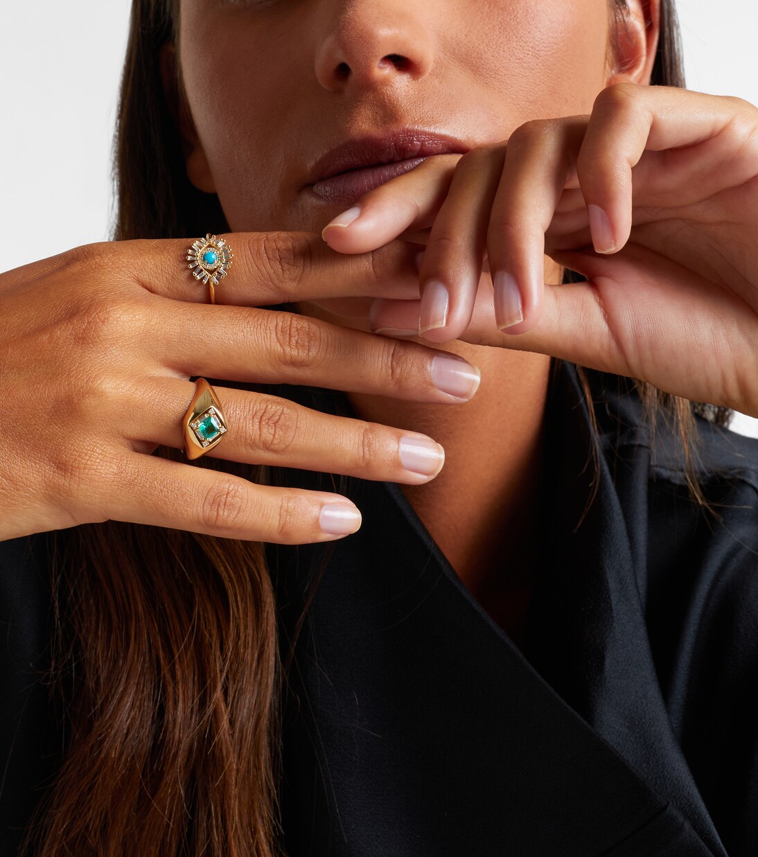 Signet Mini 18kt gold ring with emerald and diamonds | Suzanne Kalan