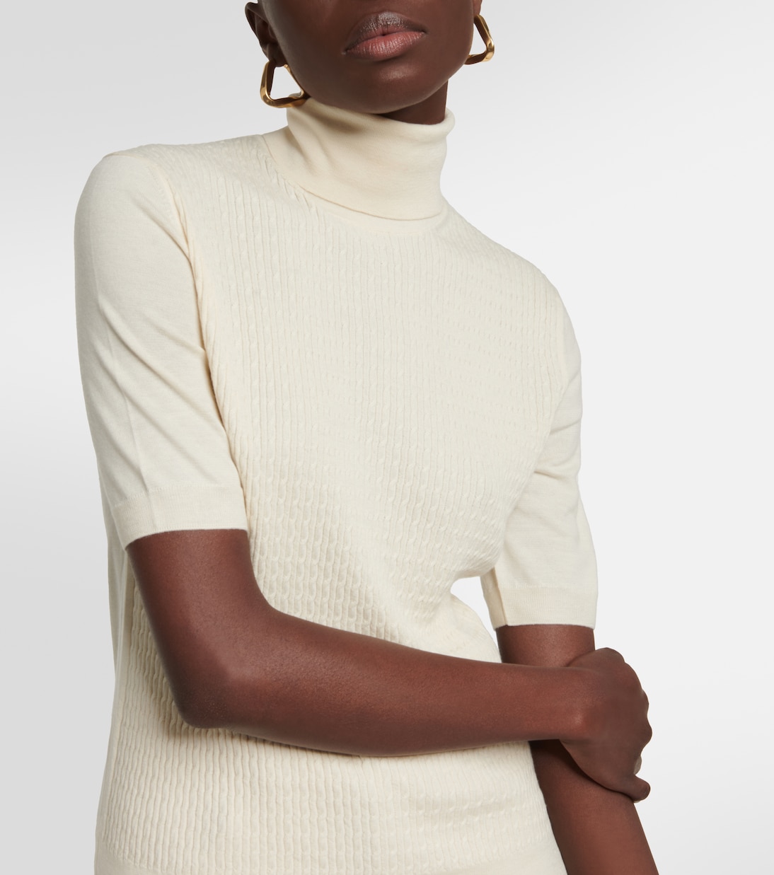Maglione in Cashmere Loro Piana con Motivo Cable-Knit per Giovani Stilisti