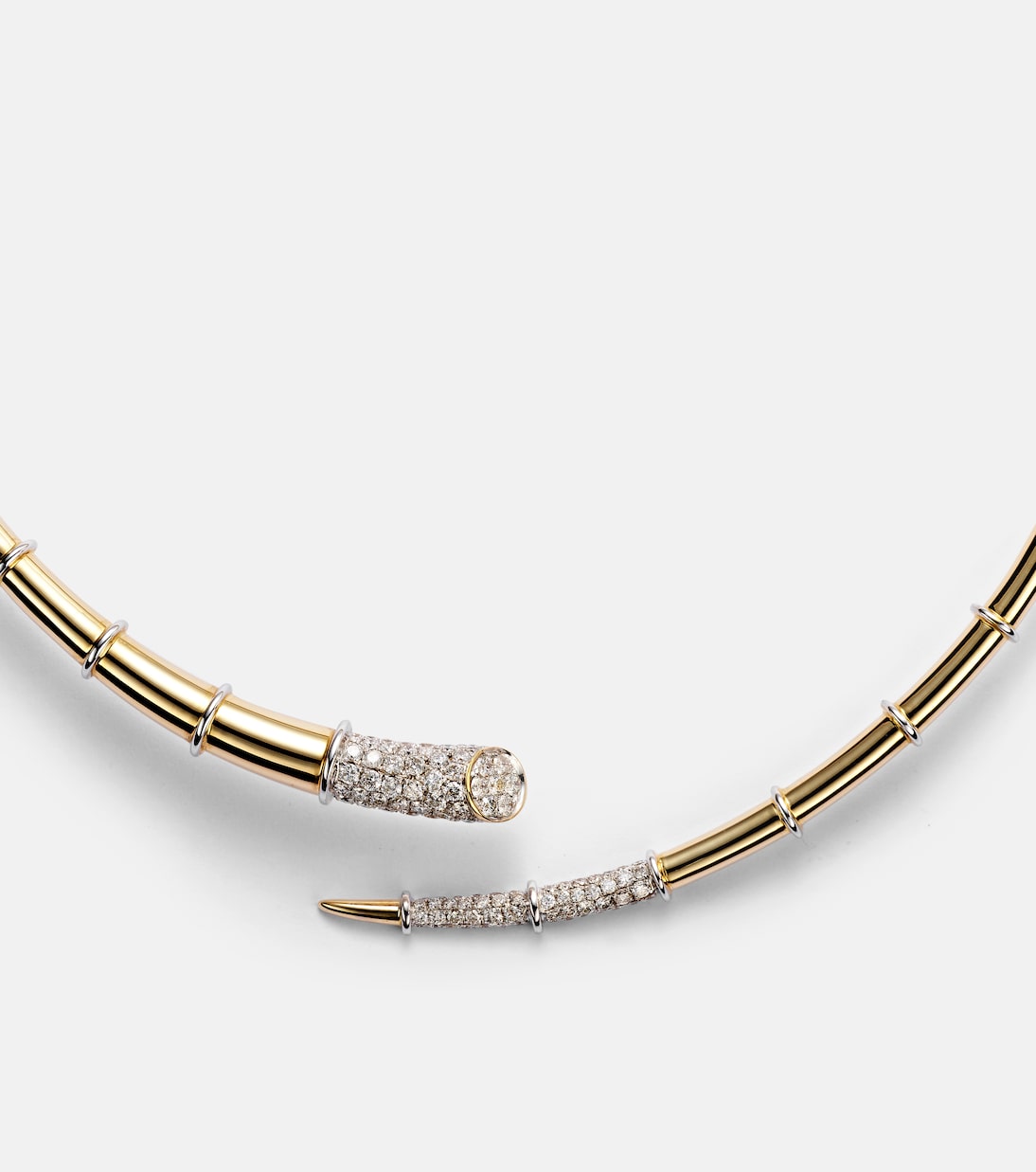 Collana in oro 14kt con diamanti a forma di corno arcobaleno per uno stile giovane e unico