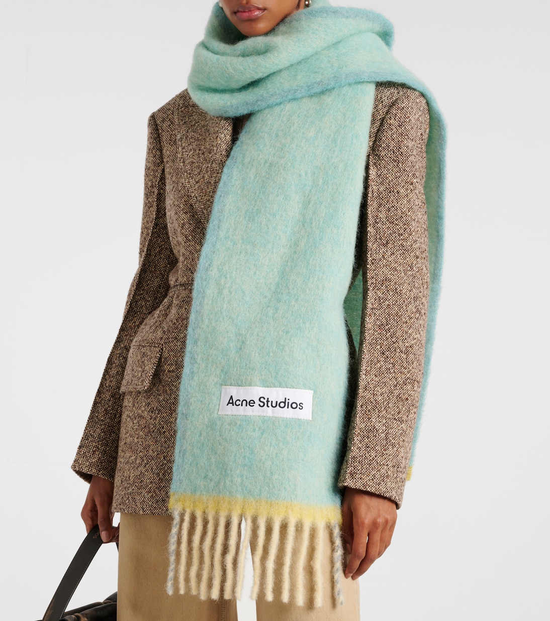 Sciacca in lana e misto fibre con frange, logo ACNE STUDIOS, stile giovane e trendy