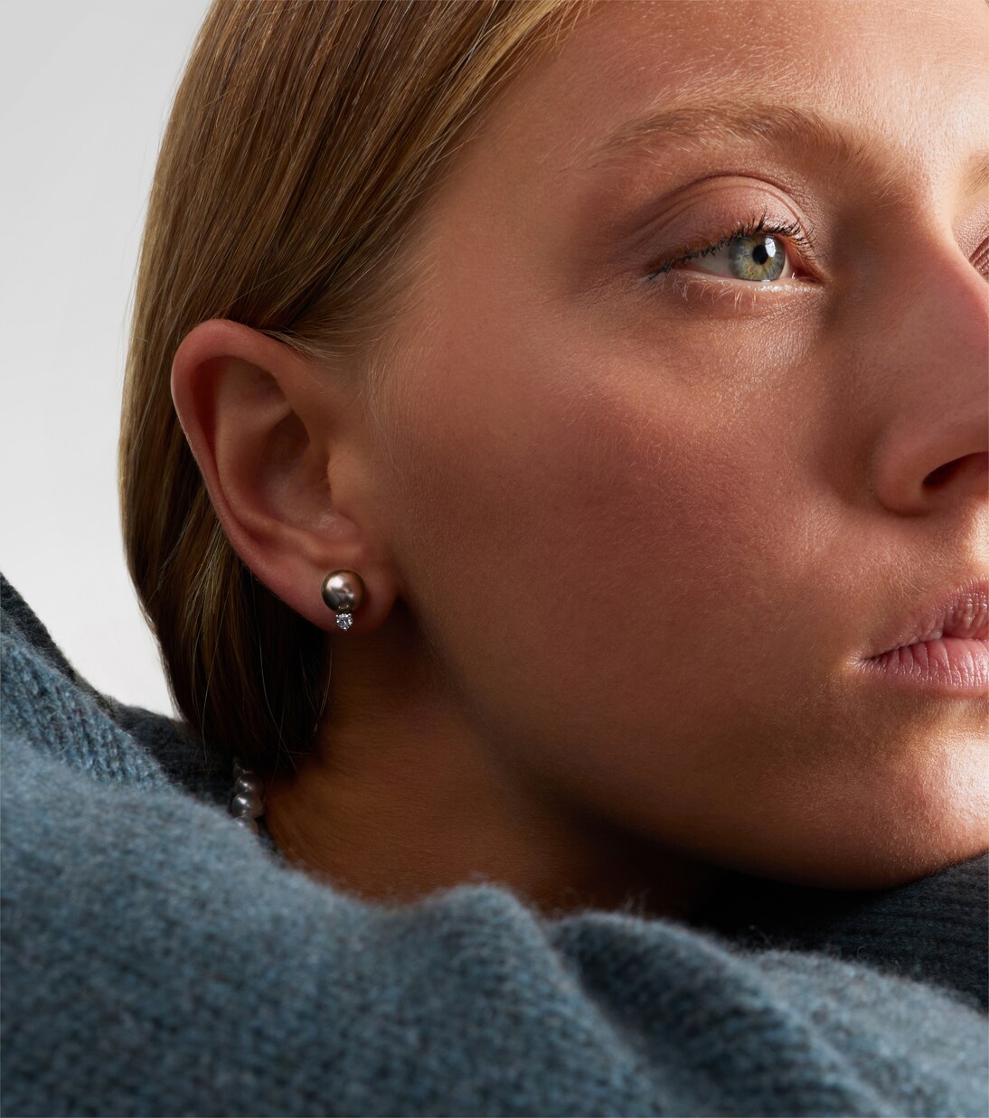 18kt white gold earrings with pearls and diamonds | Mikimoto