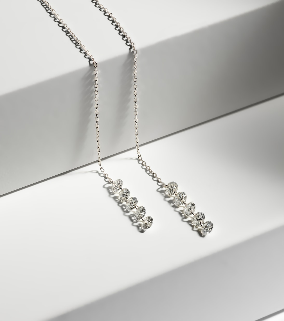 Boucles d'oreilles Danaé en or blanc 18 ct et diamants | Persée