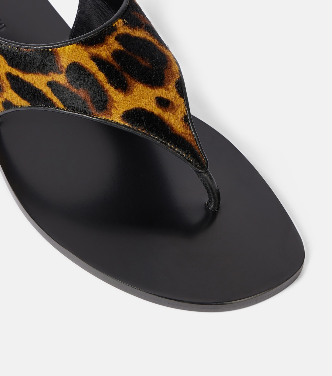 Sandali in pelo di vitello con stampa leopardo Amalfi di PARIS TEXAS, perfetti per un look giovane e trendy.