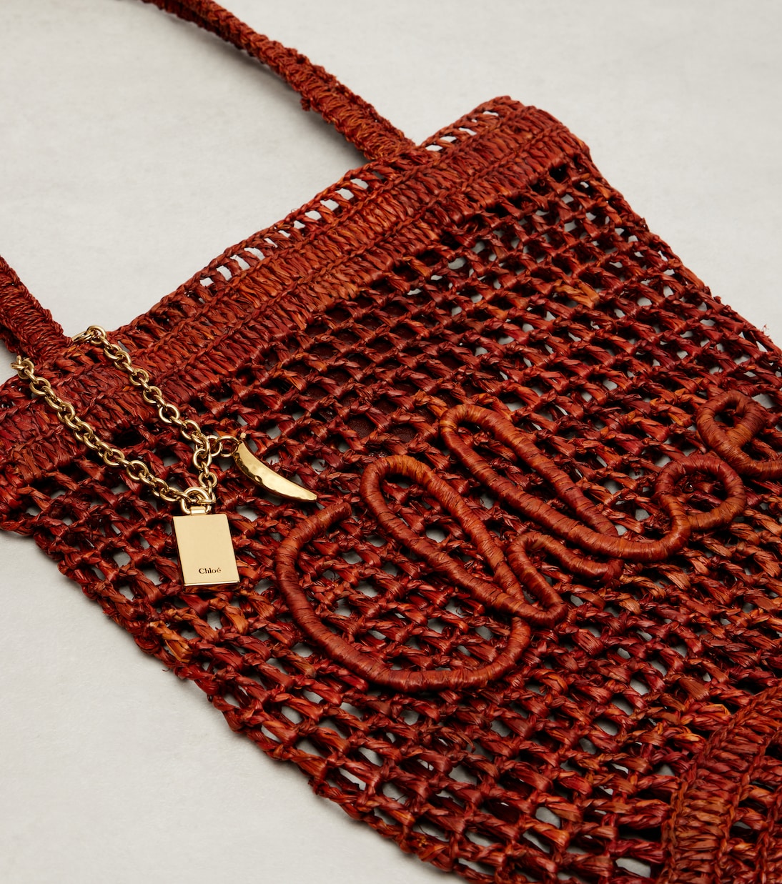 Tote Summer Banana Small aus Raffiabast  | Chloé