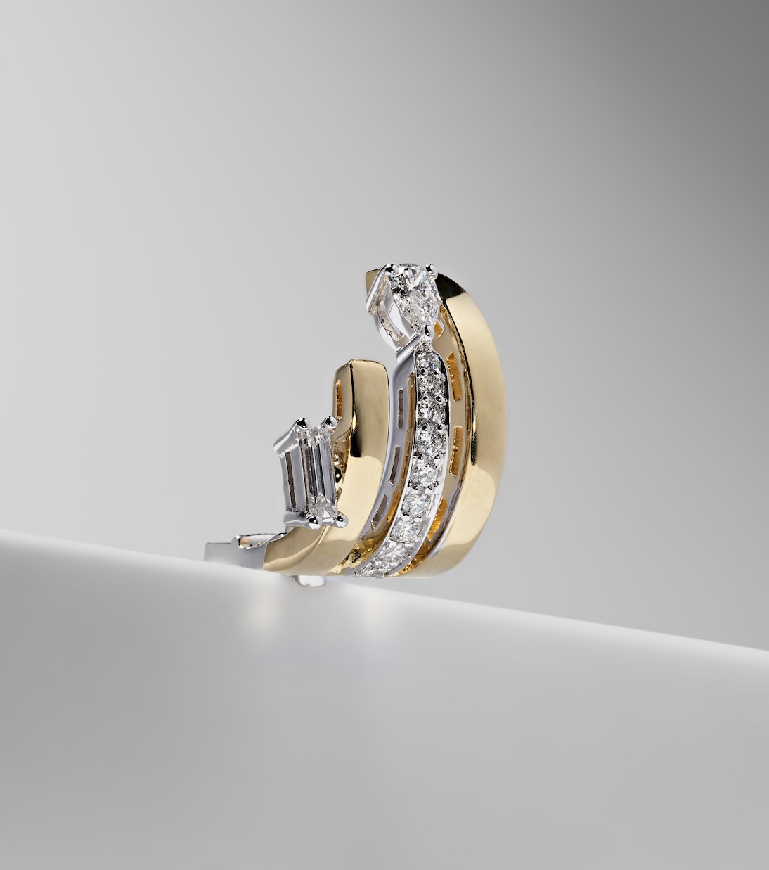 Boucle d'oreille unique Whisper Ear en or 18 ct et diamants | Yeprem