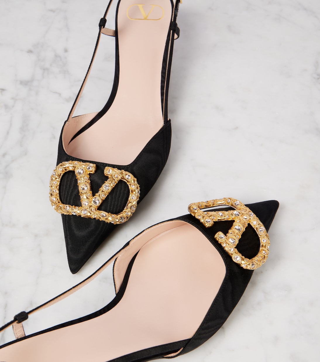 Escarpins VLogo Signature 40 en satin | Valentino Garavani