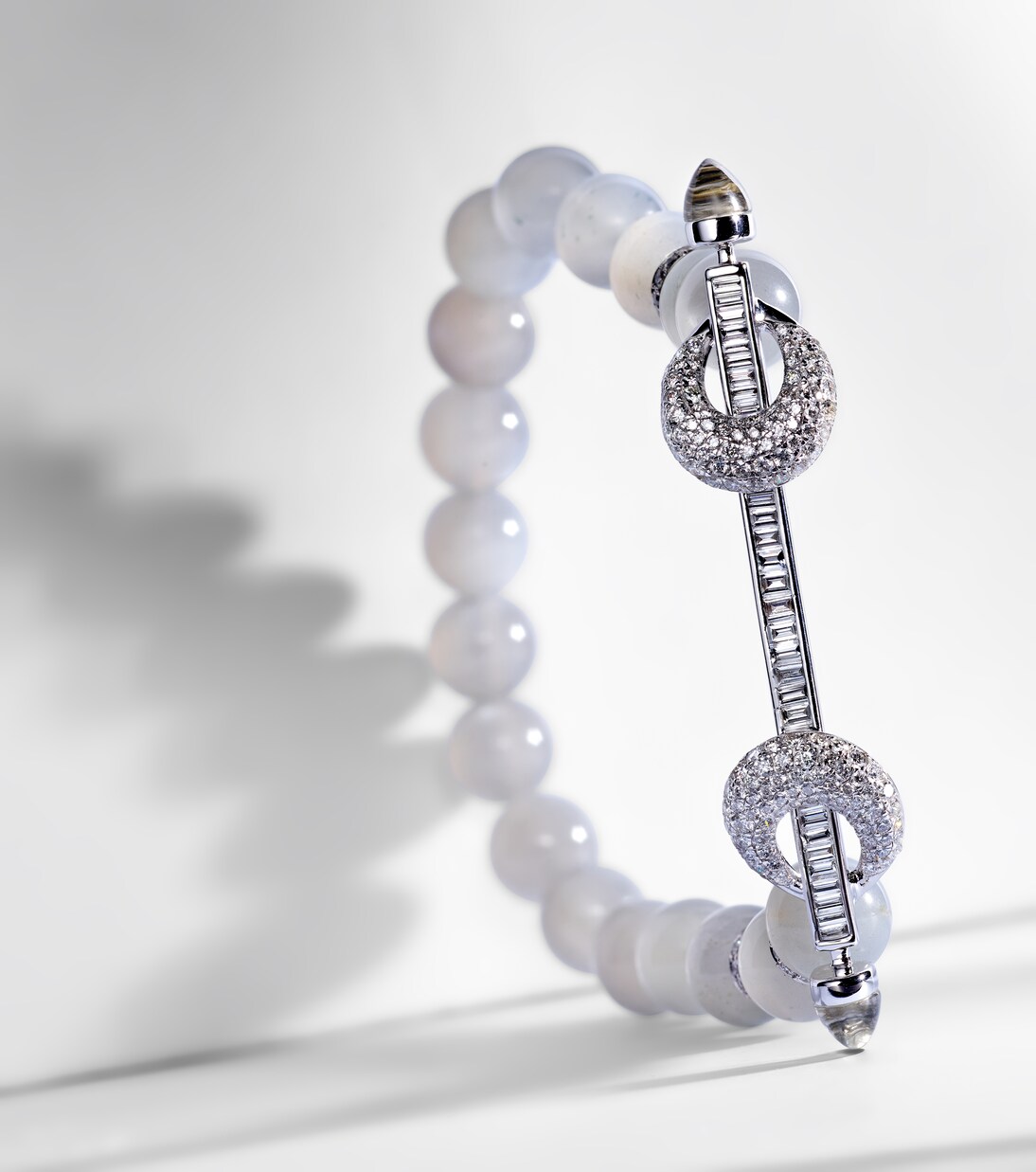 Bracciale in oro bianco 18kt ANANYA Chakra con gemme, design moderno per giovani